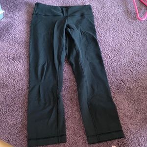 Black cropped lululemon leggings